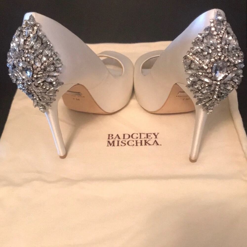 Badgley Mischka Kiara Ivory Satin Crystal Wedding Platform Pumps Bridal Heels 7